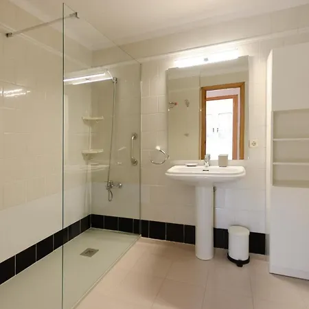 Lets Holidays Pool And Sea Views With 1 Parking Space *
