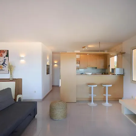 Pool And Sea Views With 1 Parking Space