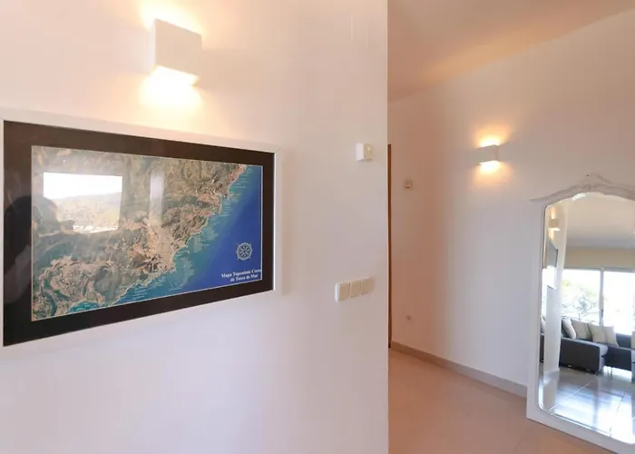 Lets Holidays Pool And Sea Views With 1 Parking Space דירה *